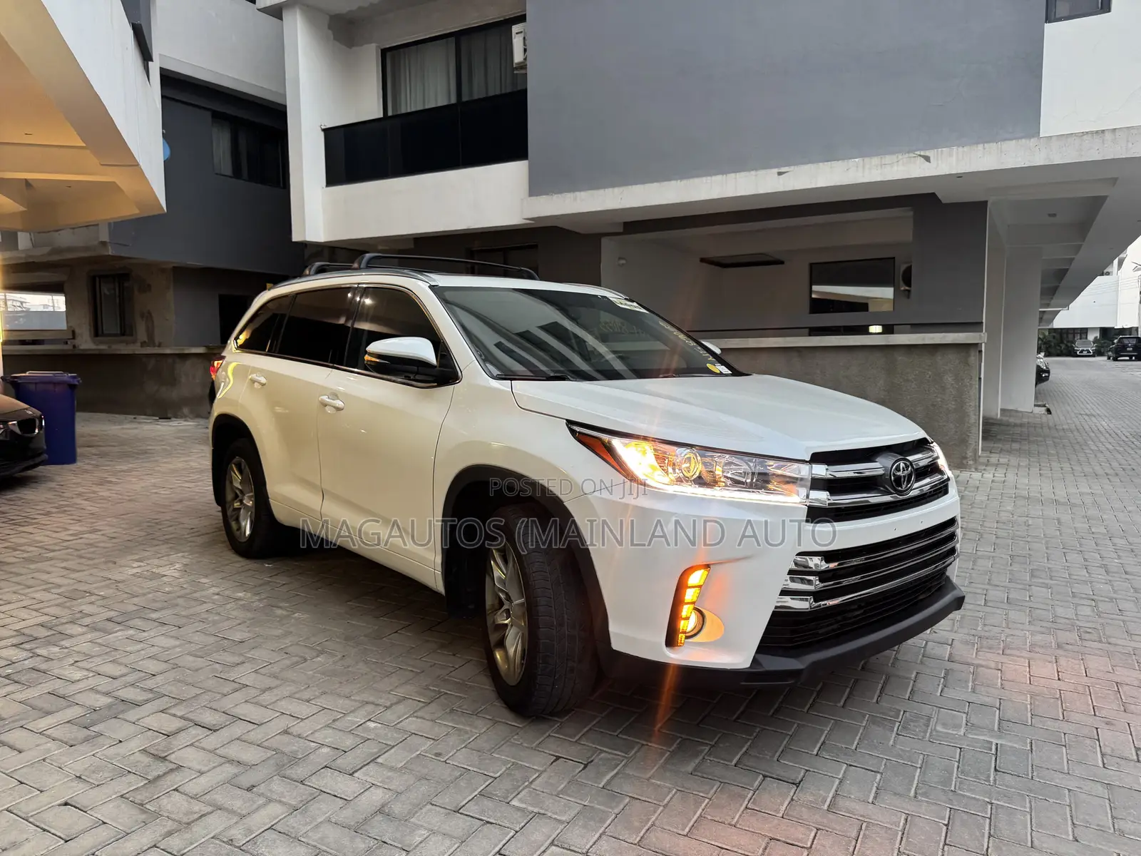Toyota Highlander Limited Platinum 4dr SUV AWD (3.5L 6cyl 6A) 2014