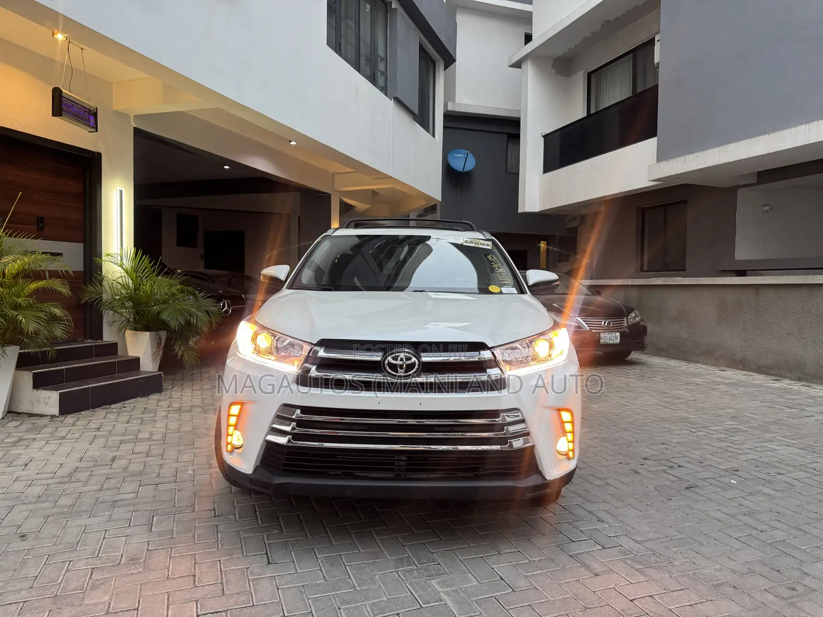 Toyota Highlander Limited Platinum 4dr SUV AWD (3.5L 6cyl 6A) 2014