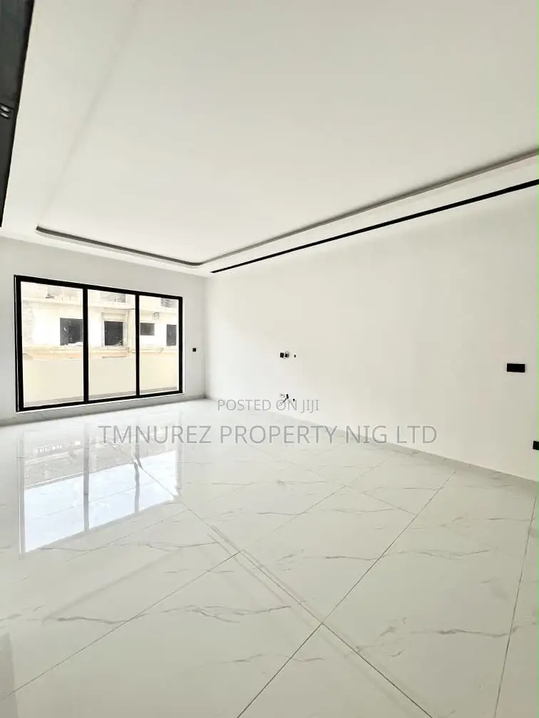 2bdrm Apartment in Lekki Phase 1 for sale