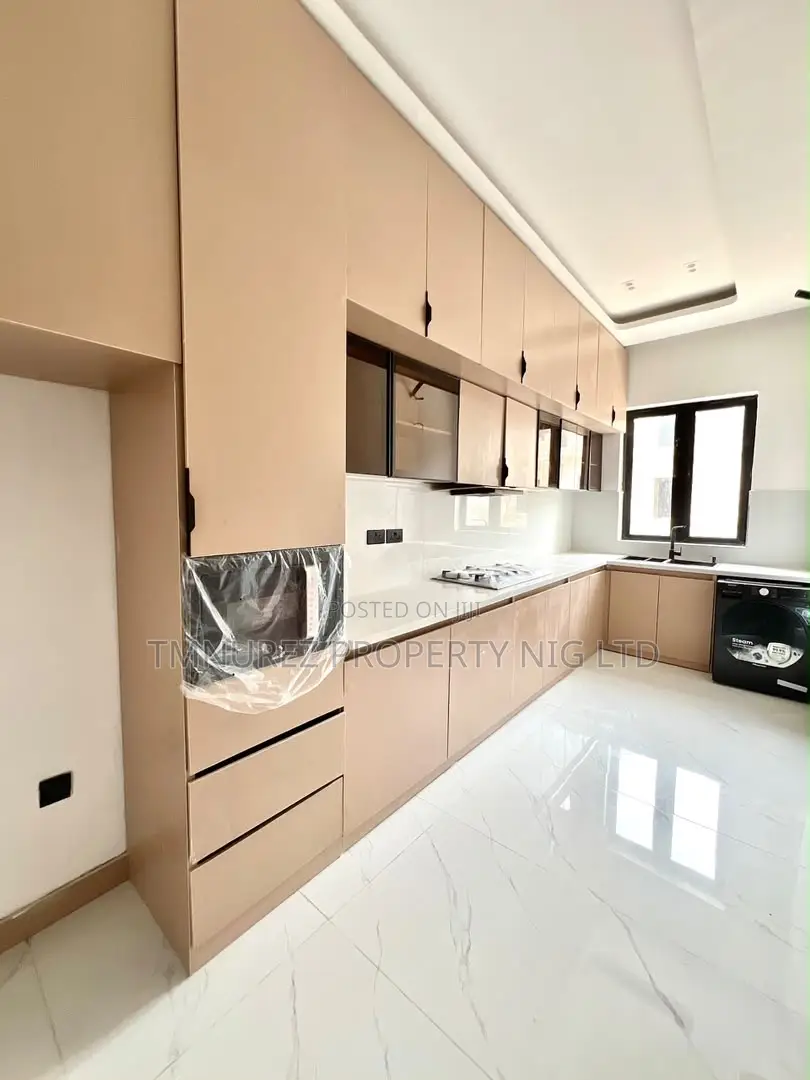 2bdrm Apartment in Lekki Phase 1 for sale