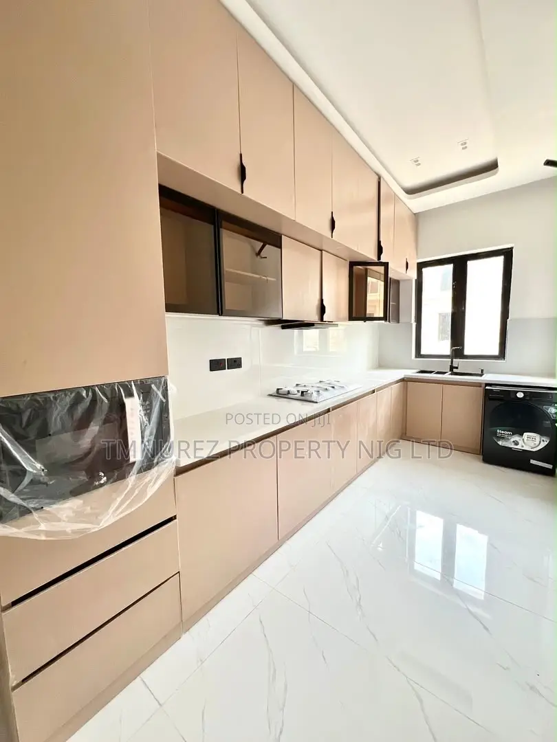 2bdrm Apartment in Lekki Phase 1 for sale