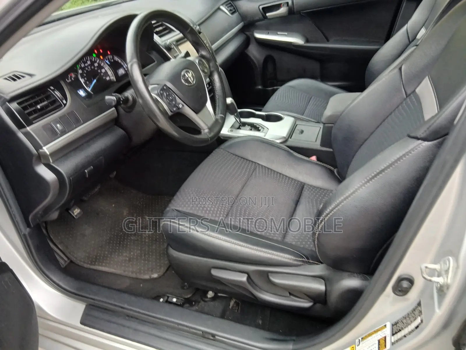 Toyota Camry SE 4dr Sedan (2.5L 4cyl 6A) 2014 Silver