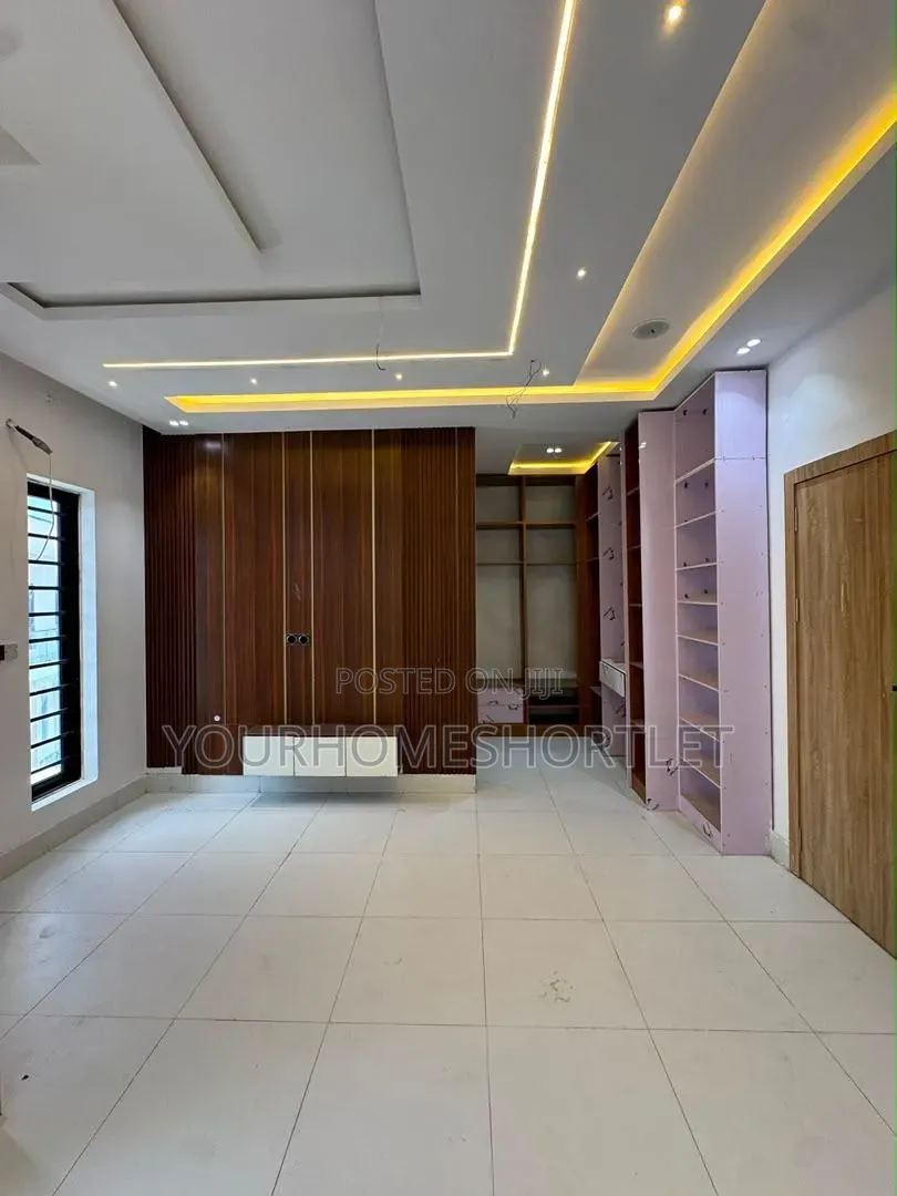 4bdrm Duplex in Thomas Estate for sale