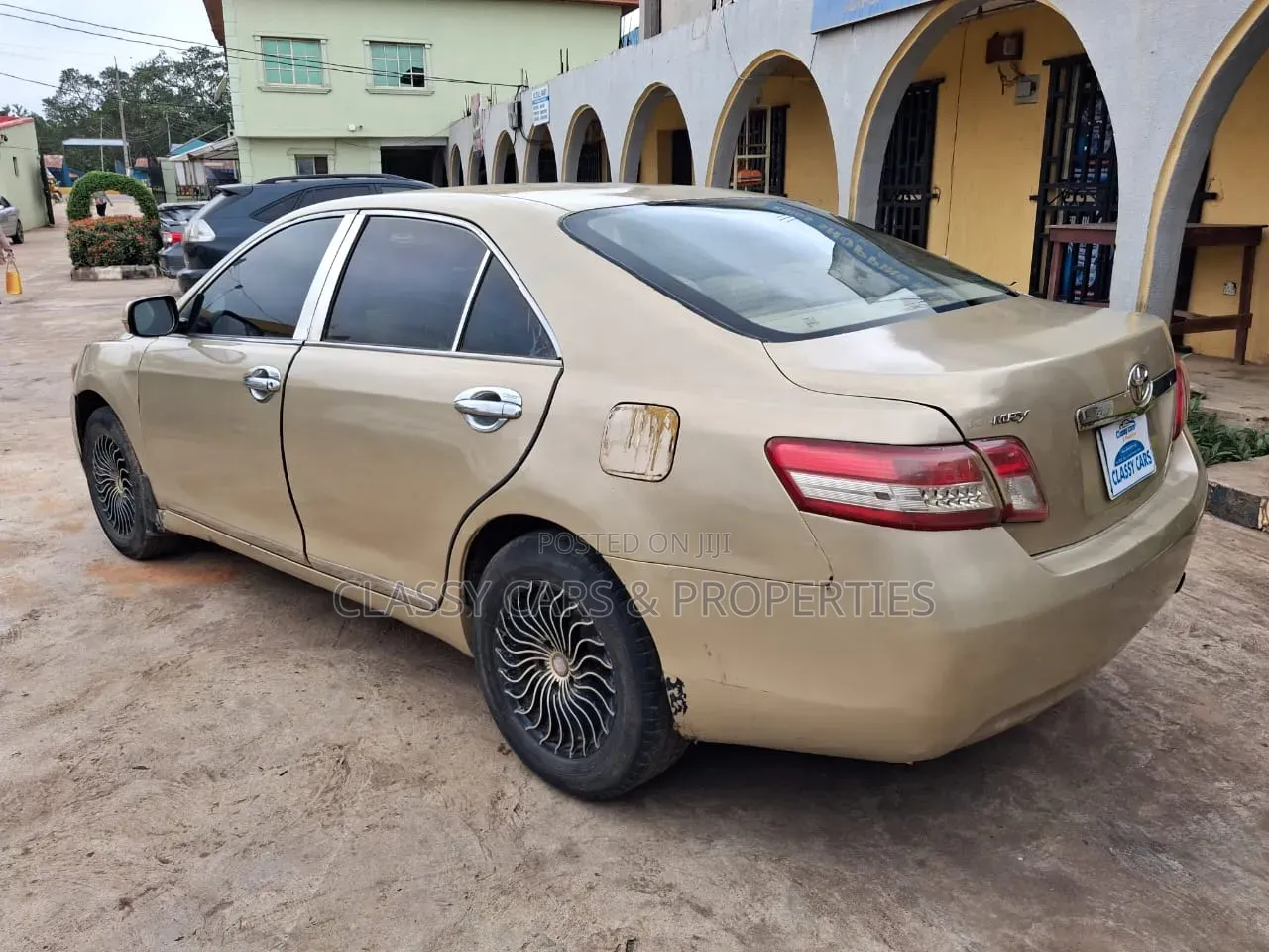 Toyota Camry LE 4dr Sedan (2.4L 4cyl 5A) 2009 Gold