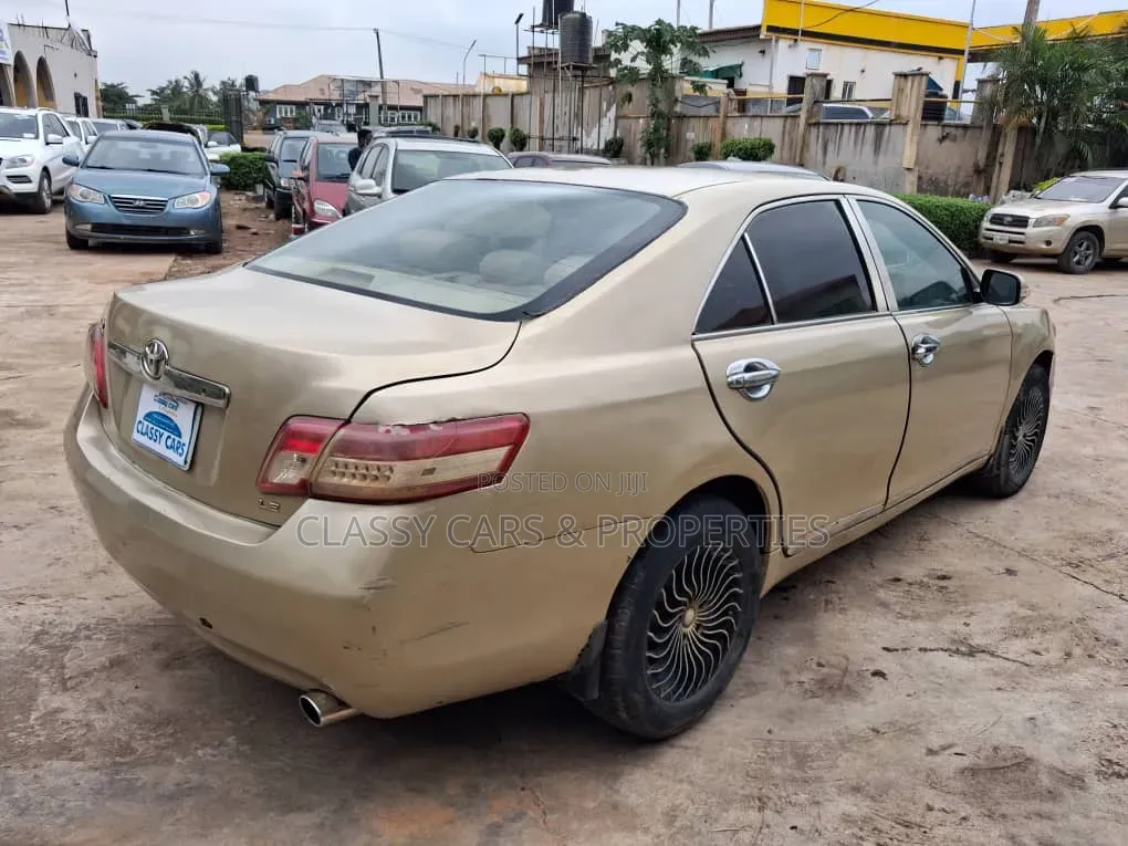 Toyota Camry LE 4dr Sedan (2.4L 4cyl 5A) 2009 Gold