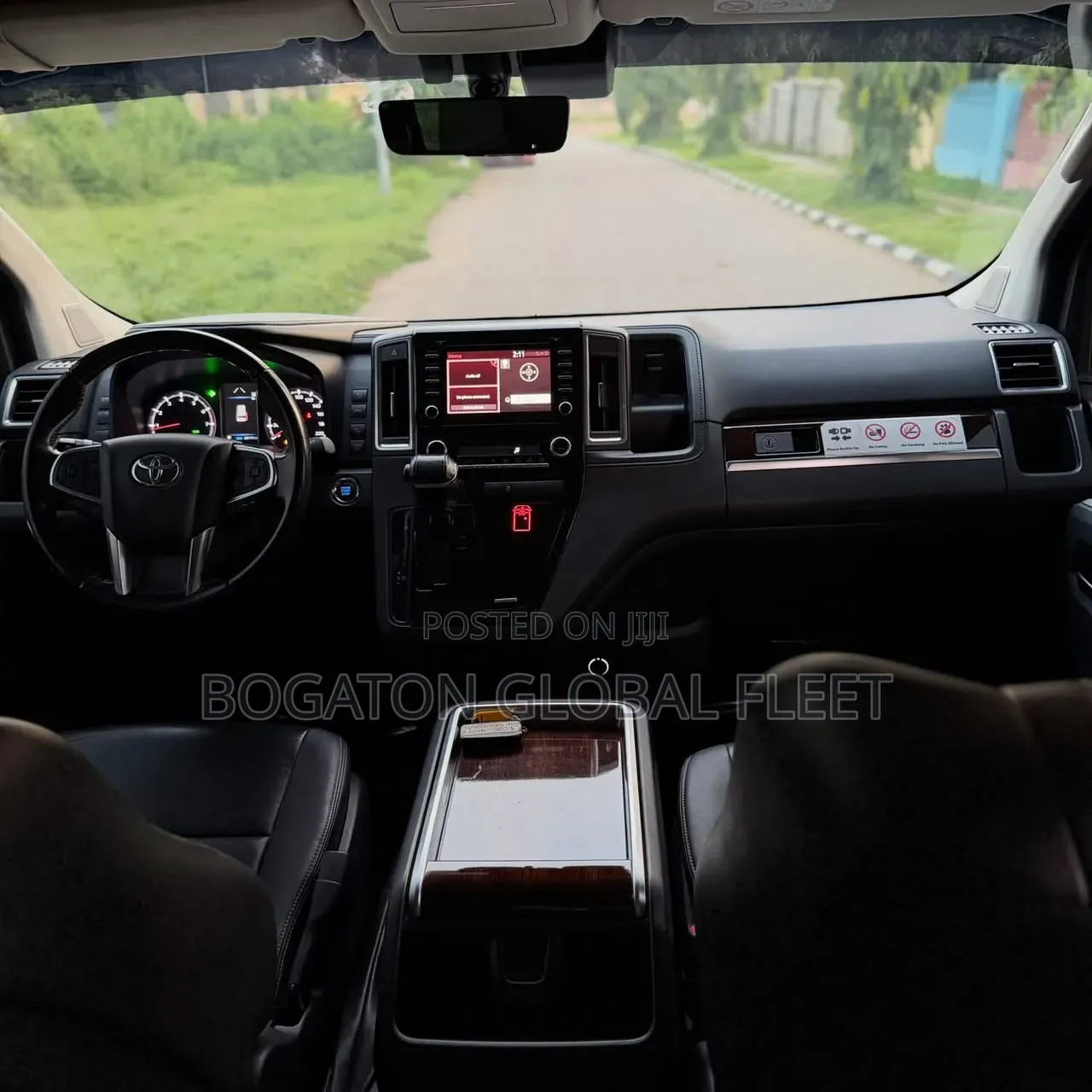 Toyota Granvia for Rent (VIP)