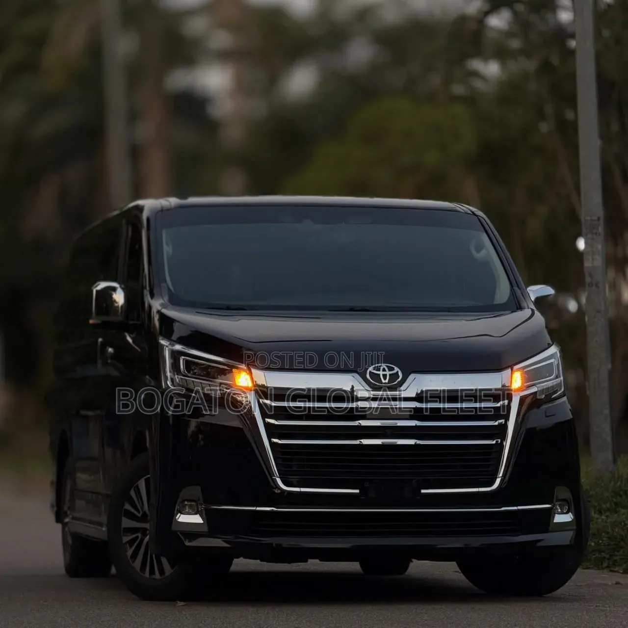 Toyota Granvia for Rent (VIP)
