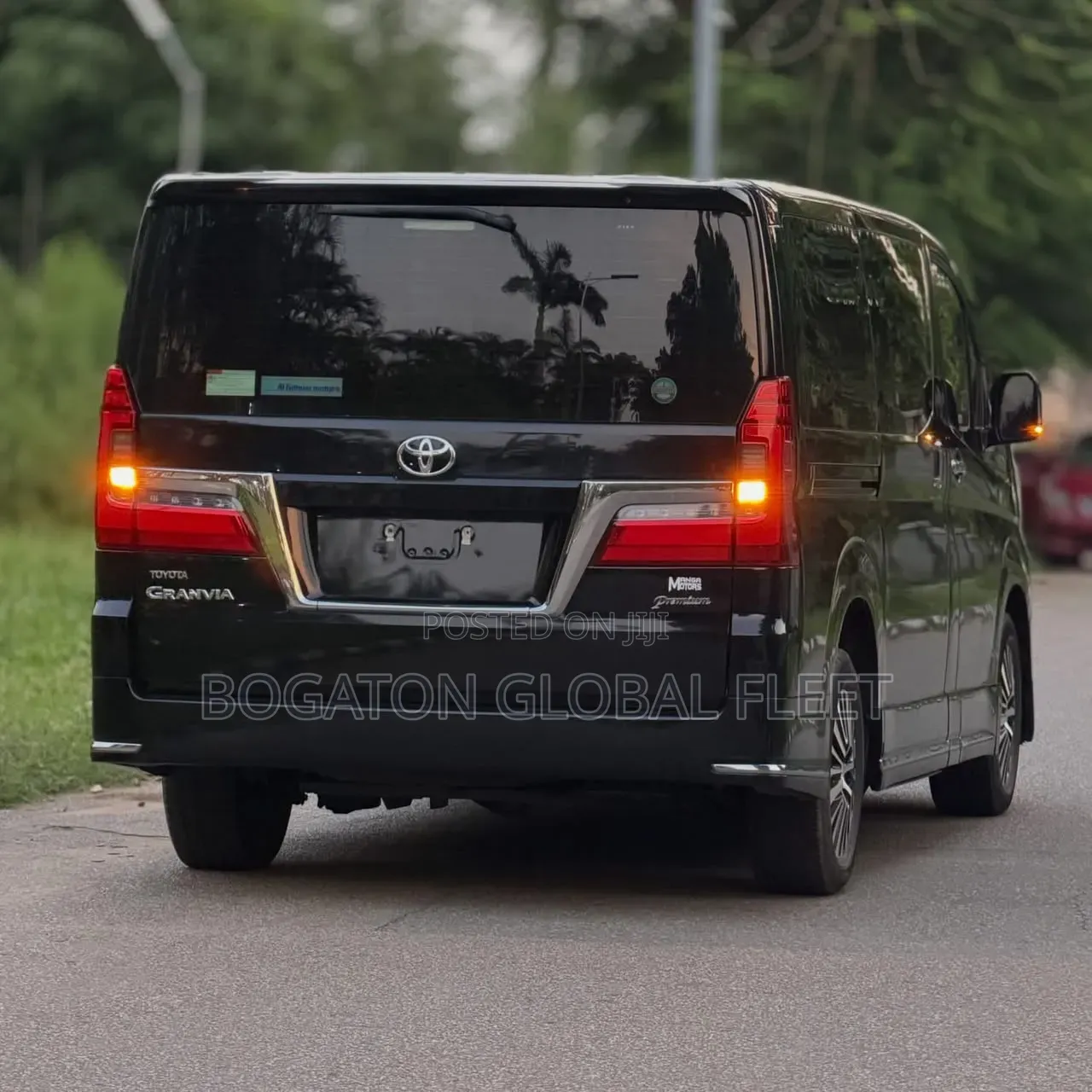 Toyota Granvia for Rent (VIP)