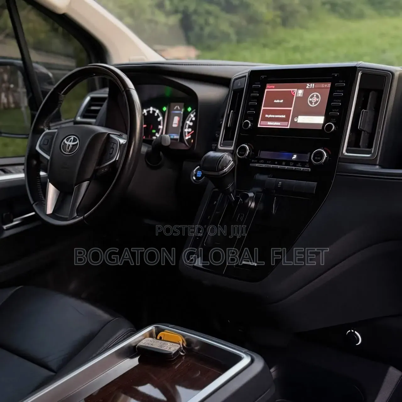 Toyota Granvia for Rent (VIP)