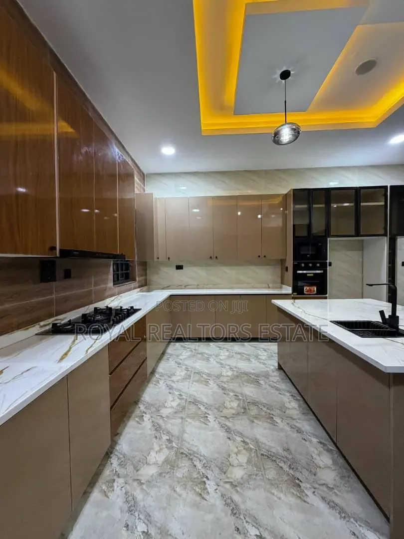 7bdrm Duplex in Efab Metropolis, Bunkoro for sale