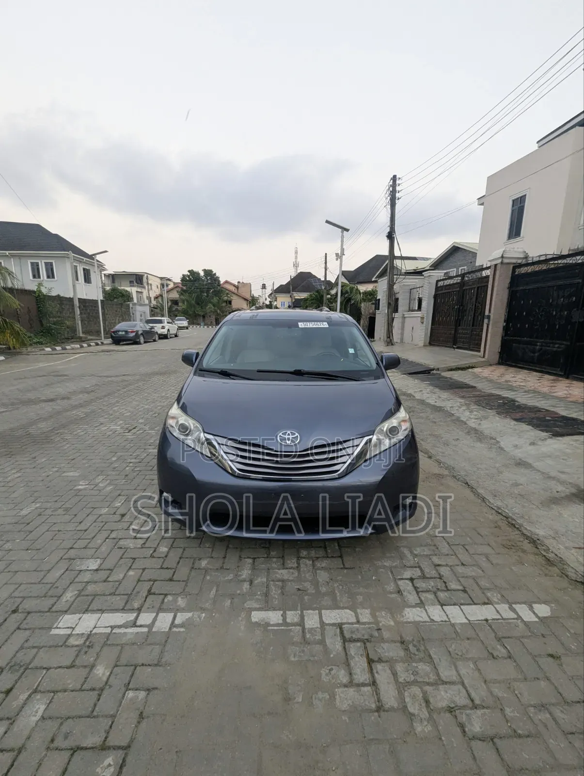 Toyota Sienna XLE 7 Passenger (3.5L 6cyl 6A) 2016 Gray