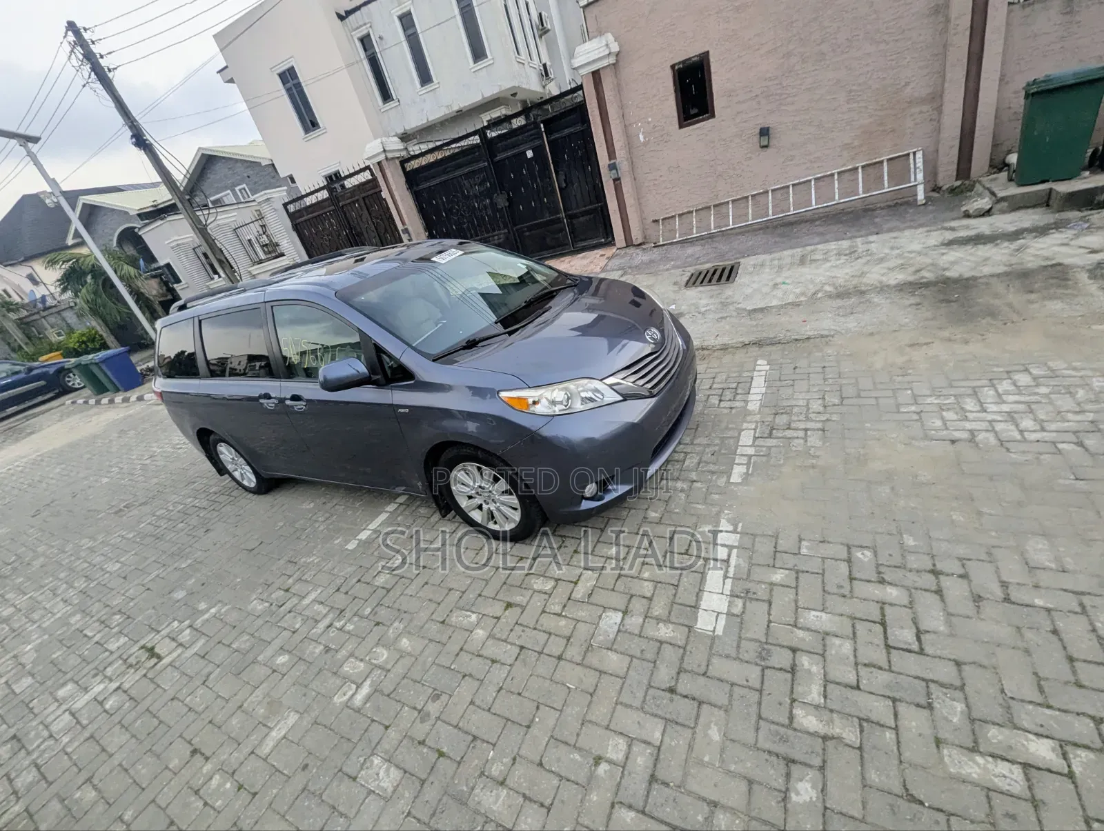 Toyota Sienna XLE 7 Passenger (3.5L 6cyl 6A) 2016 Gray