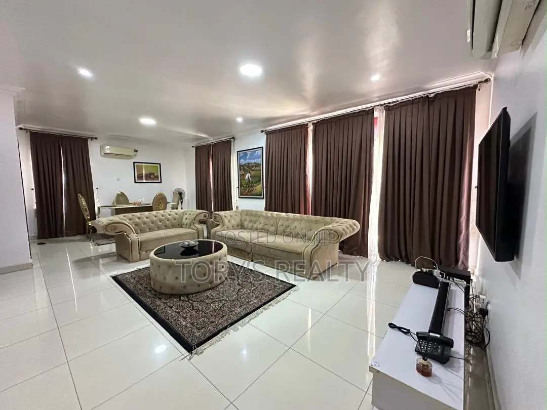 Furnished 3bdrm Penthouse in Chevron for rent