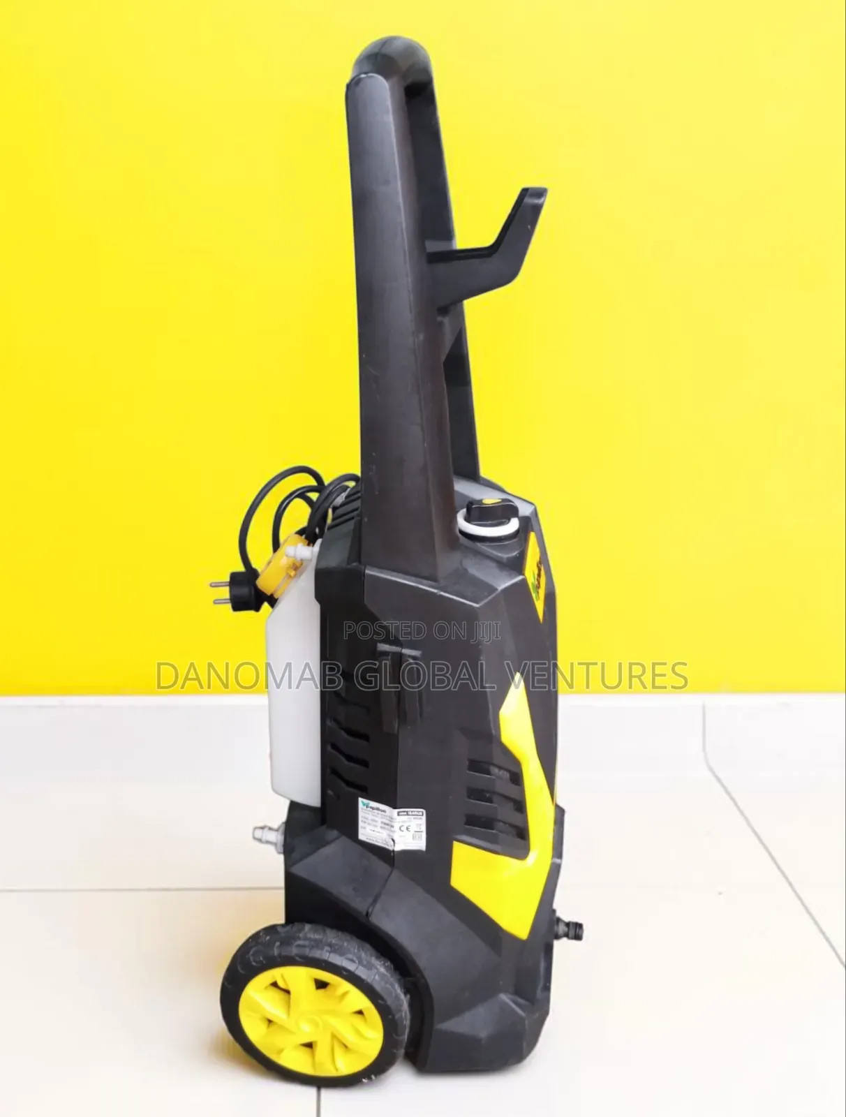 Papillon High Pressure Washer With Onboard Soap Container