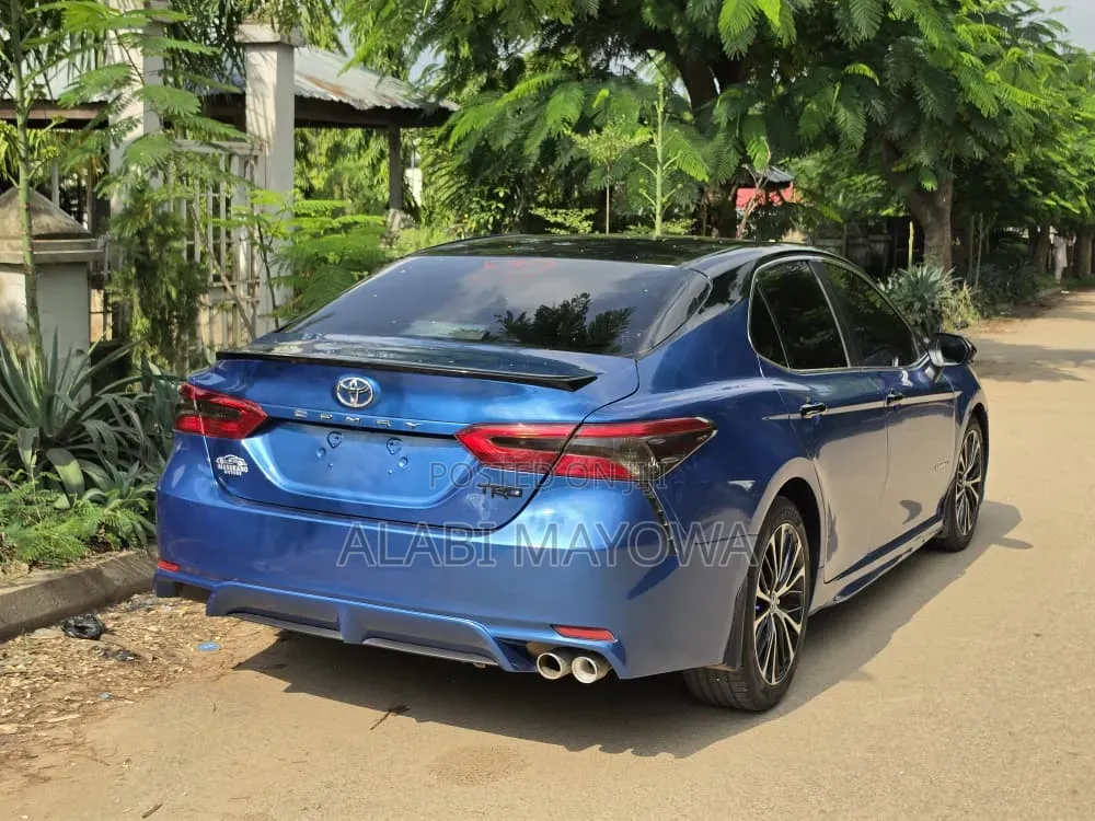 Toyota Camry 2018 Blue