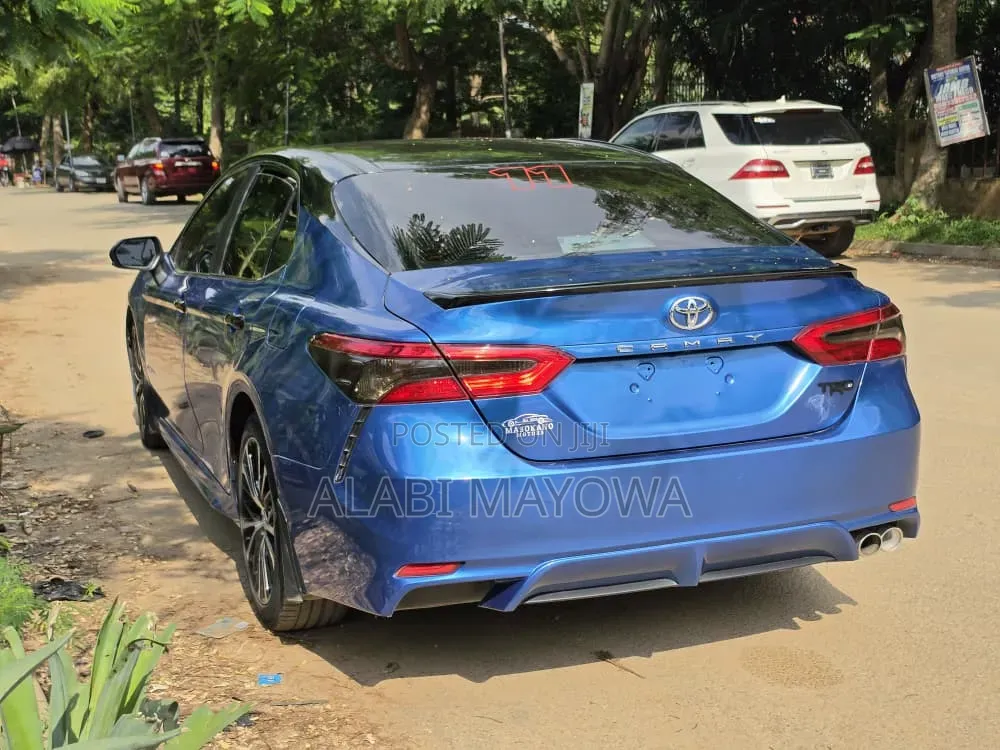 Toyota Camry 2018 Blue
