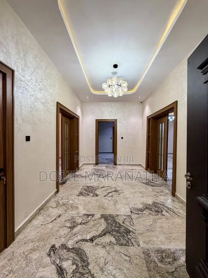 7bdrm House in Gwarinpa for sale