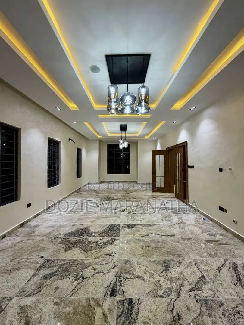 7bdrm House in Gwarinpa for sale