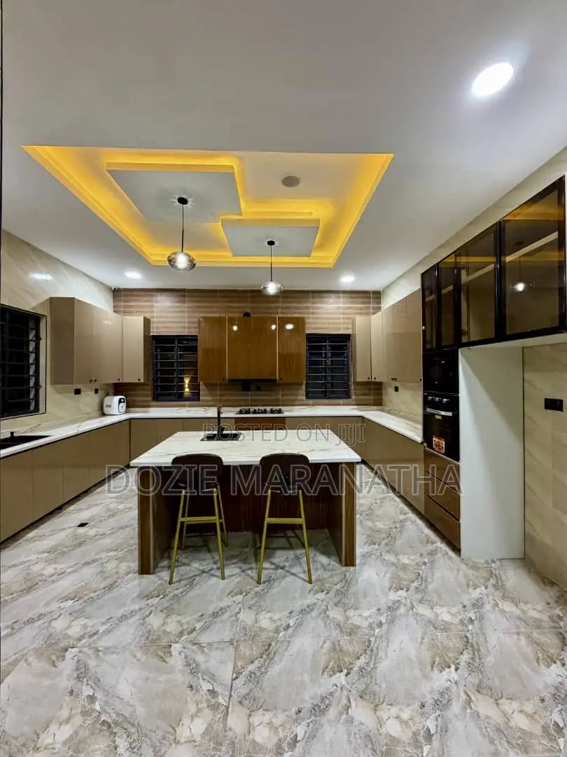 7bdrm House in Gwarinpa for sale