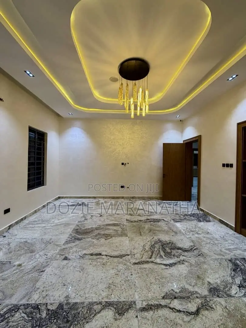 7bdrm House in Gwarinpa for sale