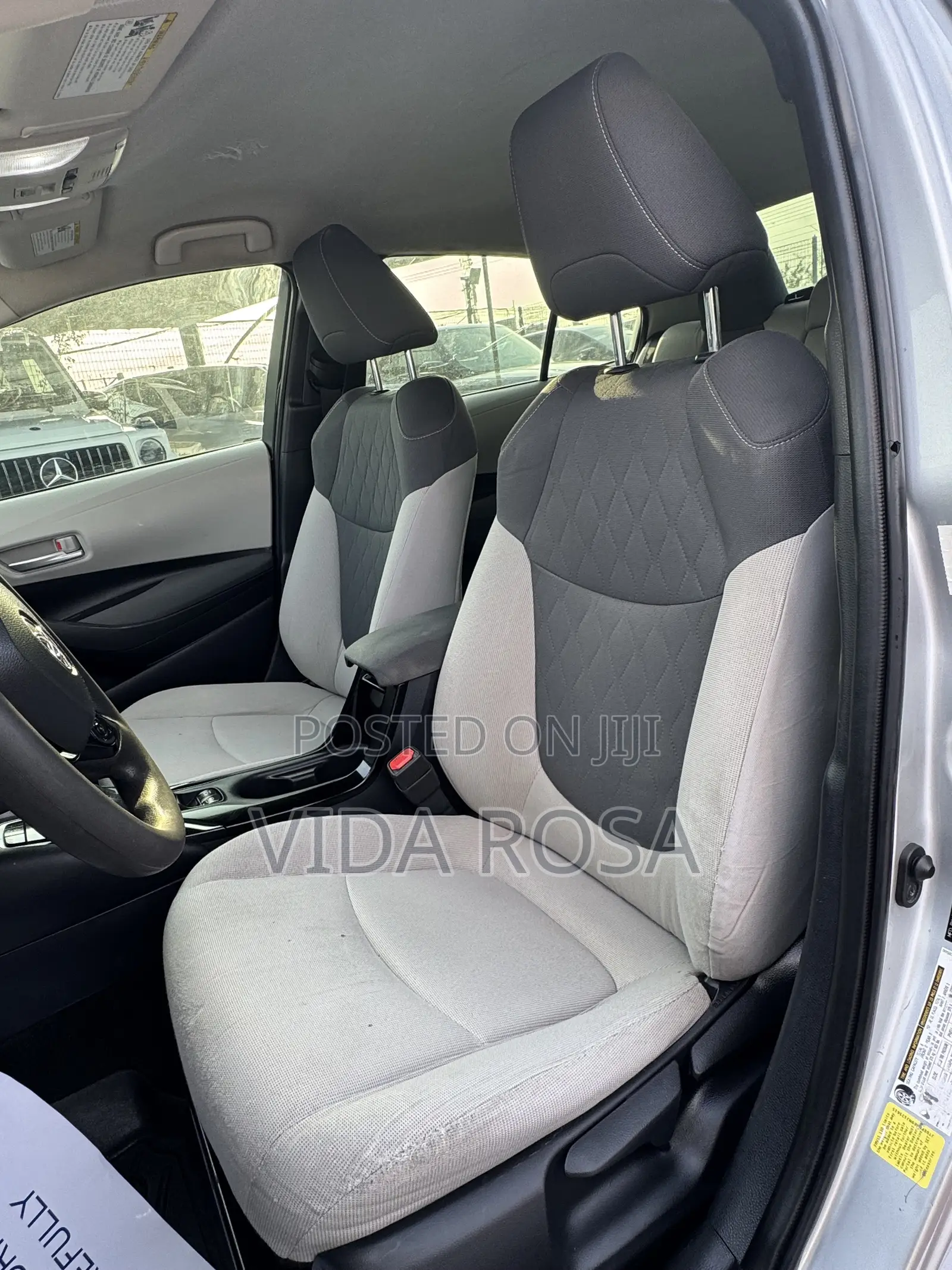 Toyota Corolla LE 2021 Silver