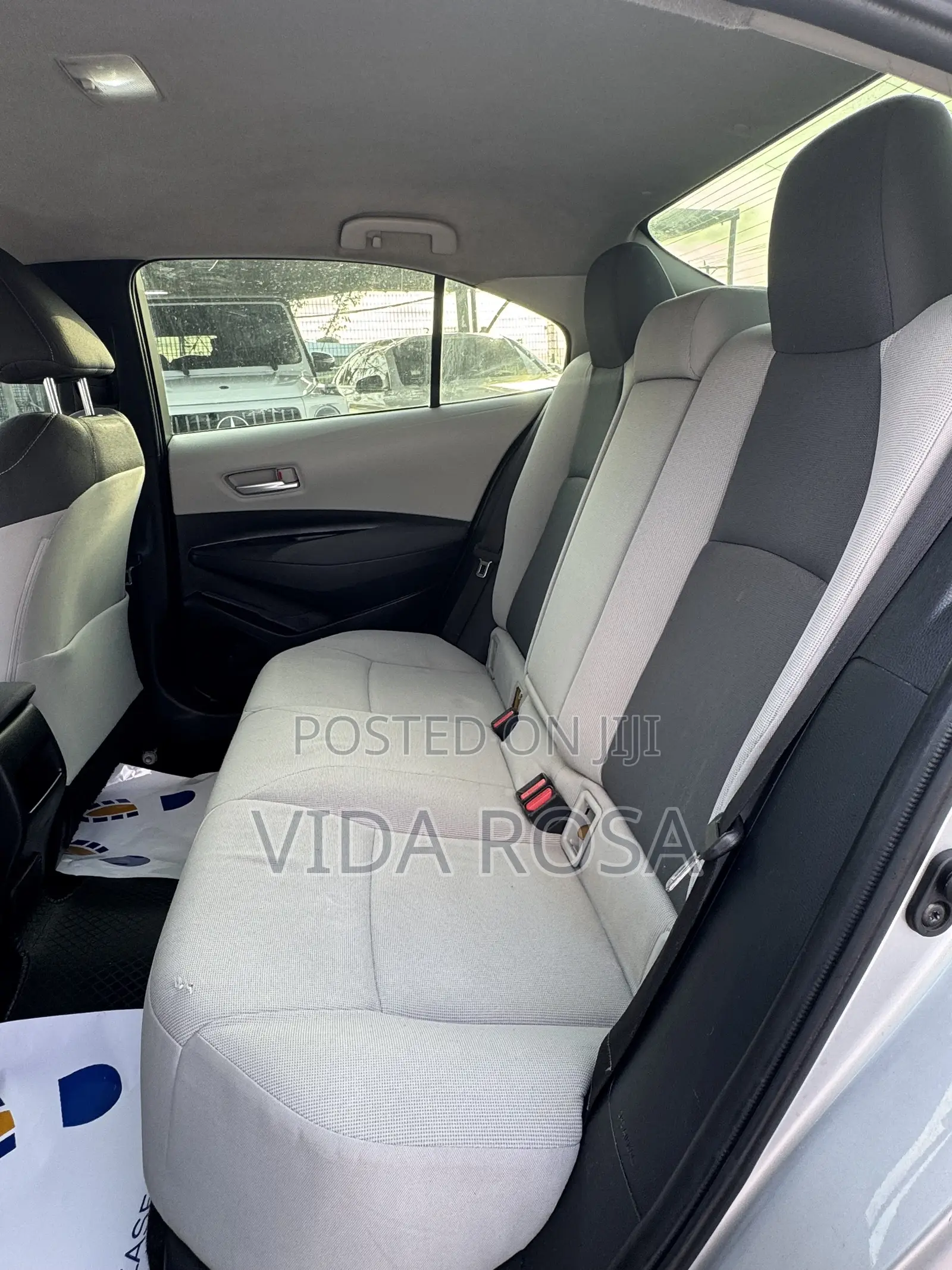 Toyota Corolla LE 2021 Silver