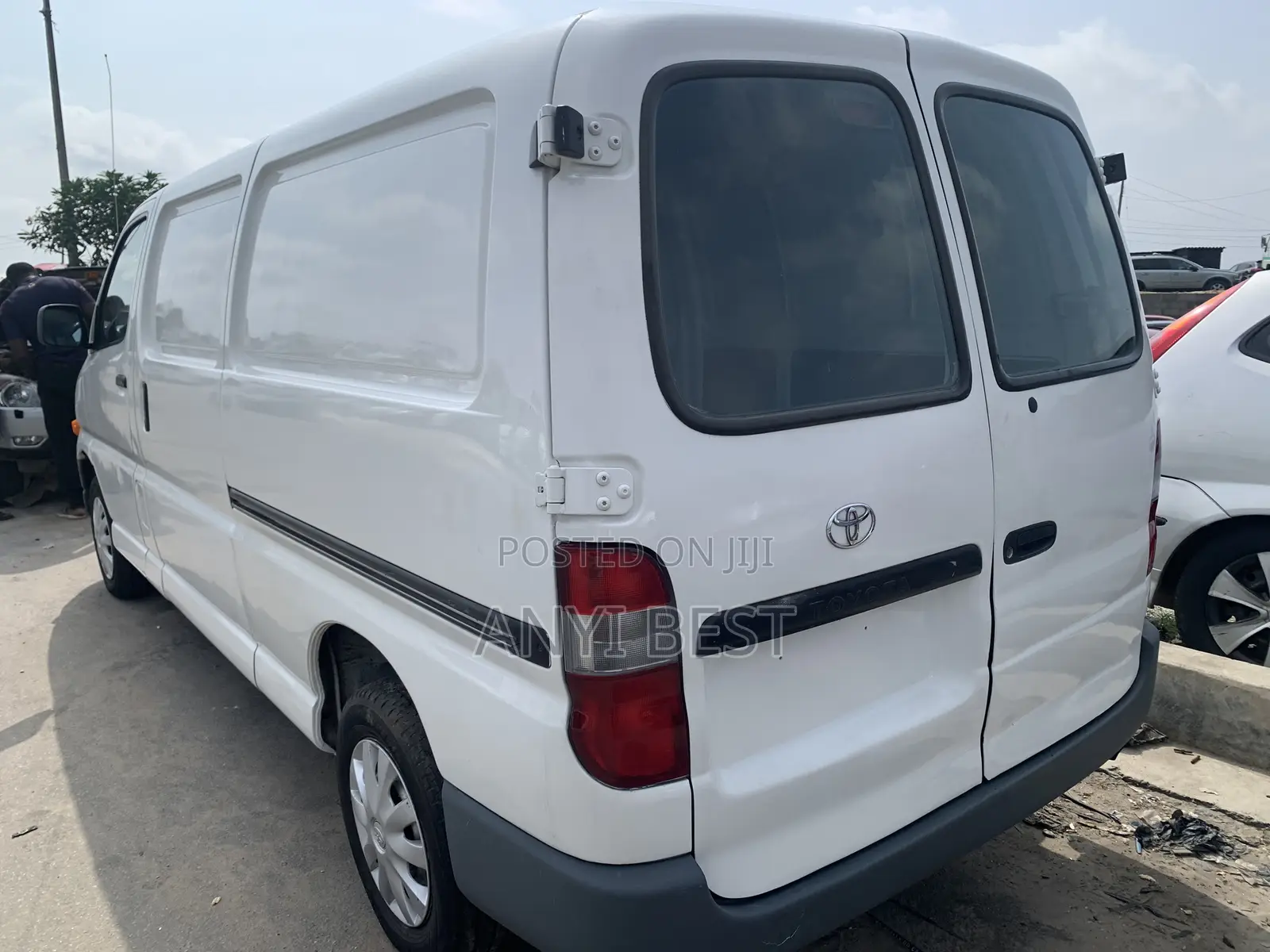 Toyota HiAce 2005 White