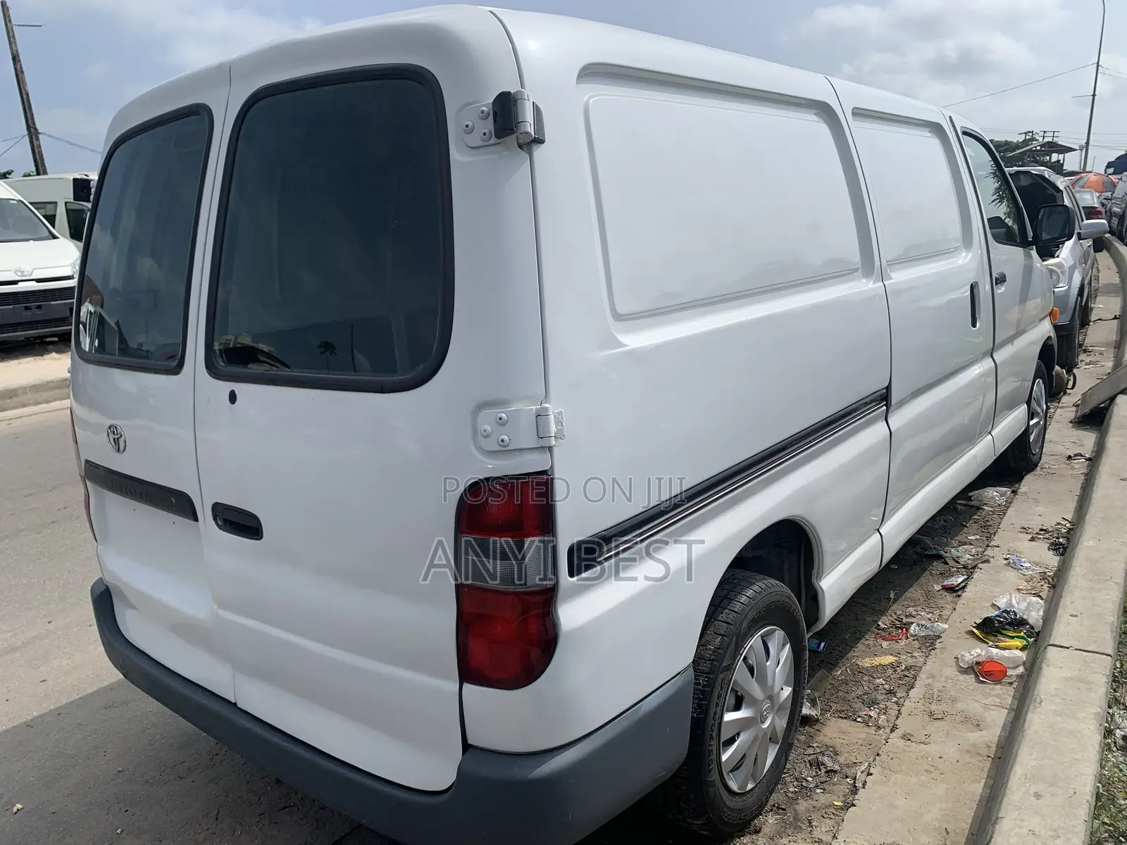 Toyota HiAce 2005 White