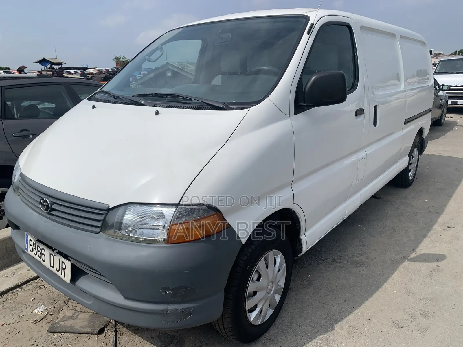 Toyota HiAce 2005 White