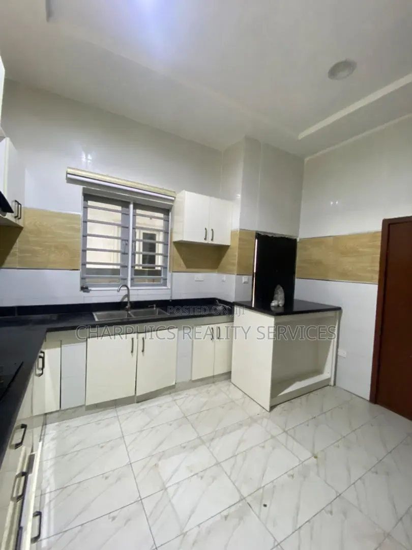 4bdrm Duplex in Lekki Phase 2 for rent