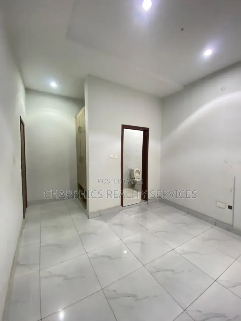 4bdrm Duplex in Lekki Phase 2 for rent