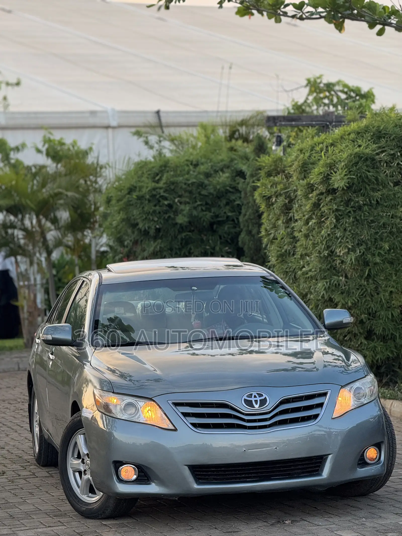Toyota Camry XLE 4dr Sedan (2.5L 4cyl 6AM) 2010 Gray