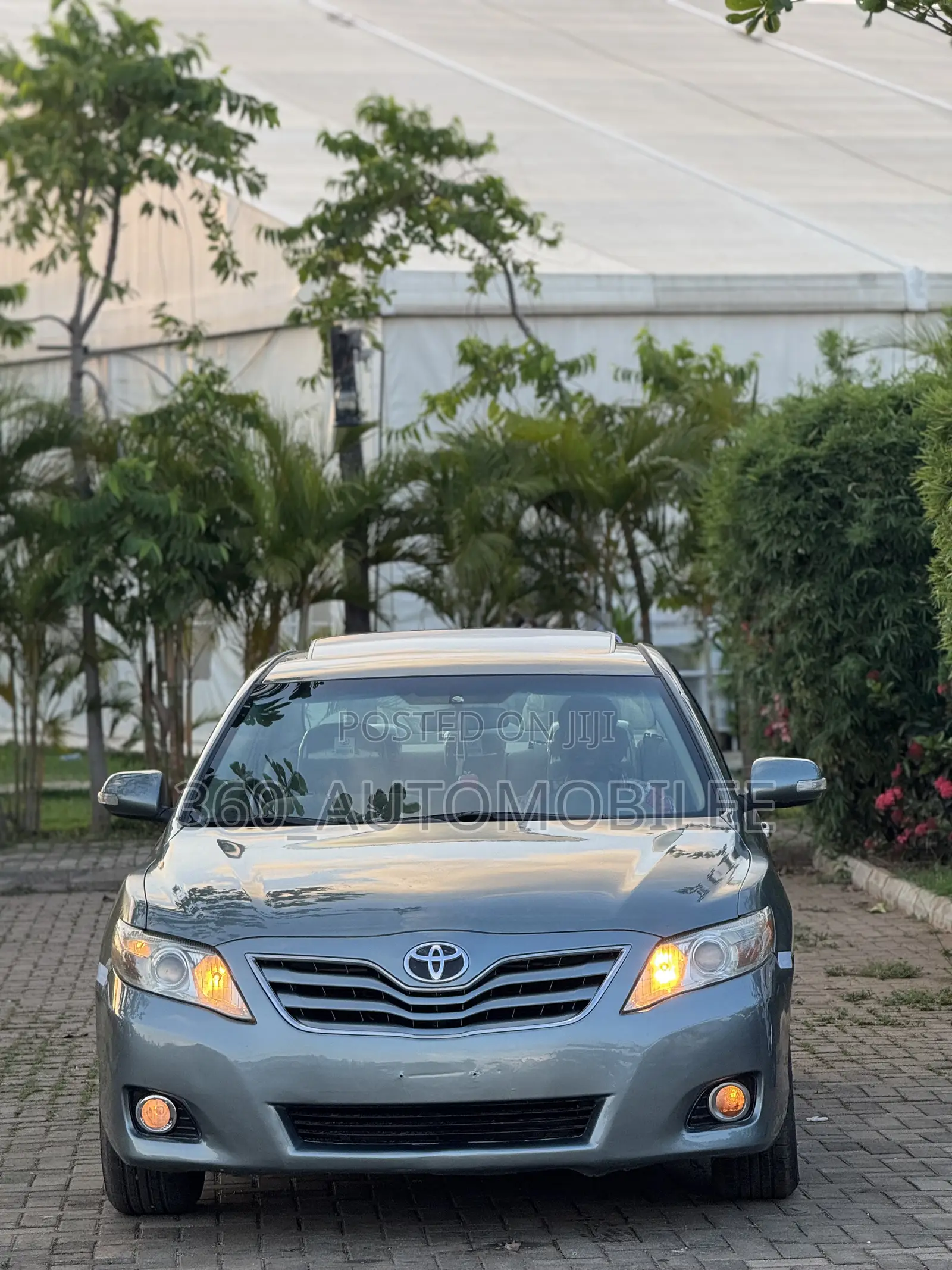 Toyota Camry XLE 4dr Sedan (2.5L 4cyl 6AM) 2010 Gray