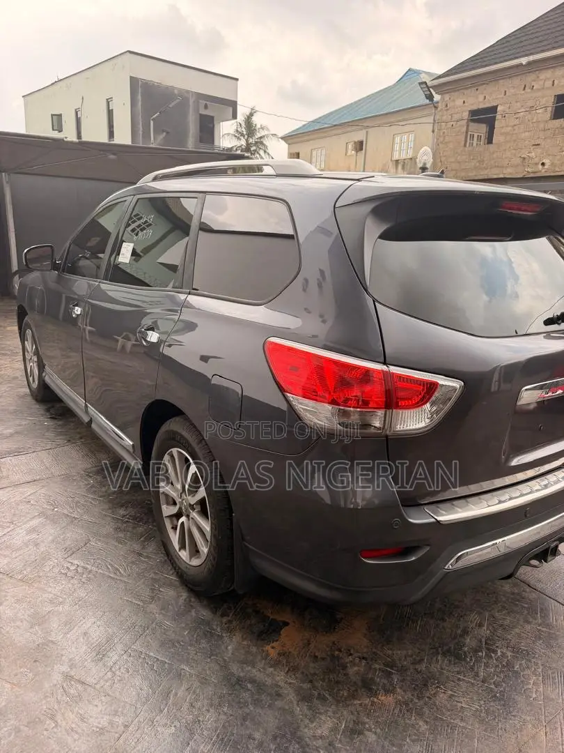 Nissan Pathfinder Platinum 4dr SUV 4WD (3.5L 6cyl CVT) 2014 Gray