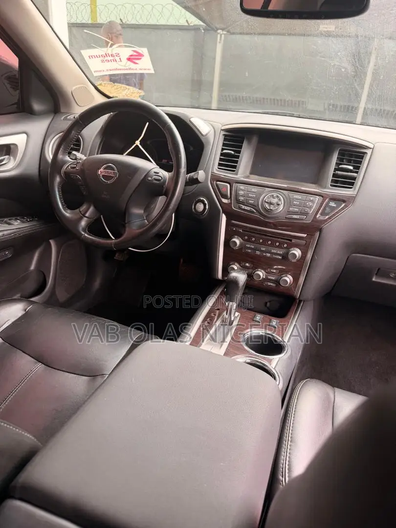 Nissan Pathfinder Platinum 4dr SUV 4WD (3.5L 6cyl CVT) 2014 Gray
