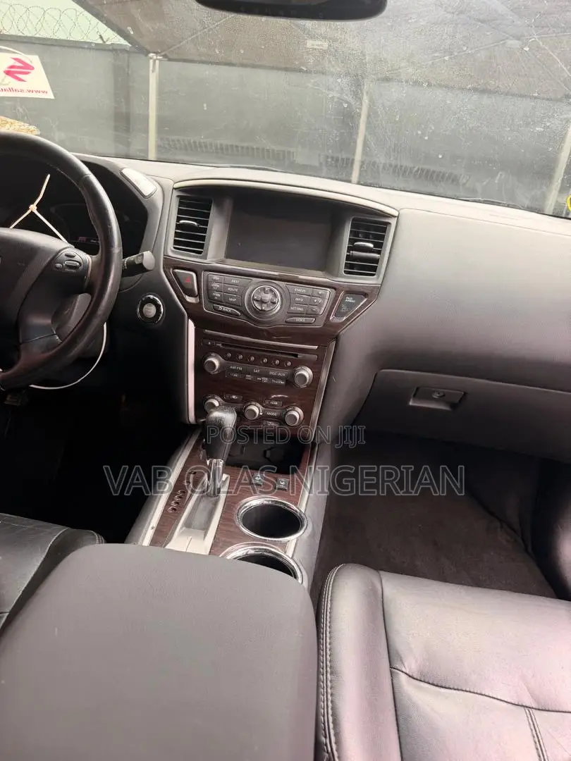 Nissan Pathfinder Platinum 4dr SUV 4WD (3.5L 6cyl CVT) 2014 Gray