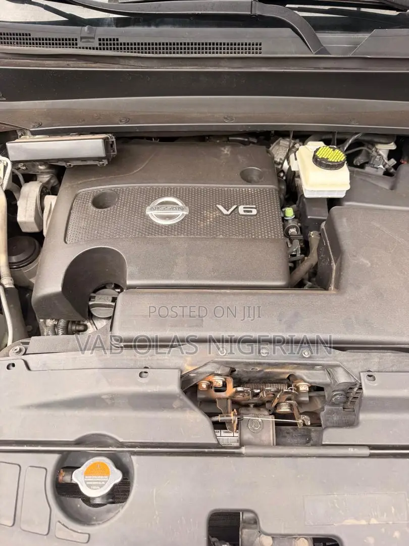 Nissan Pathfinder Platinum 4dr SUV 4WD (3.5L 6cyl CVT) 2014 Gray