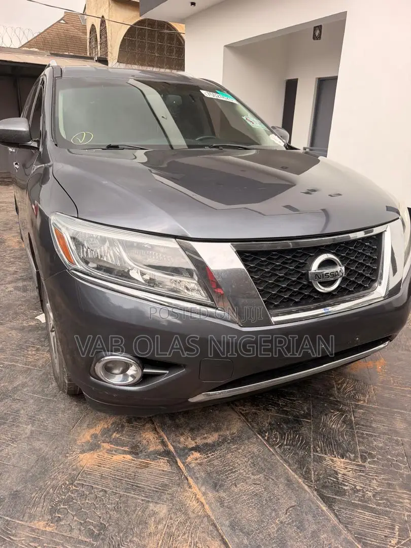 Nissan Pathfinder Platinum 4dr SUV 4WD (3.5L 6cyl CVT) 2014 Gray