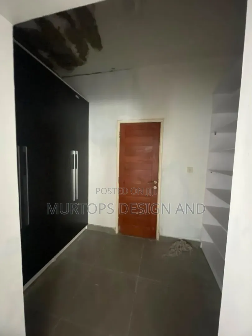3bdrm Apartment in Ikate for sale