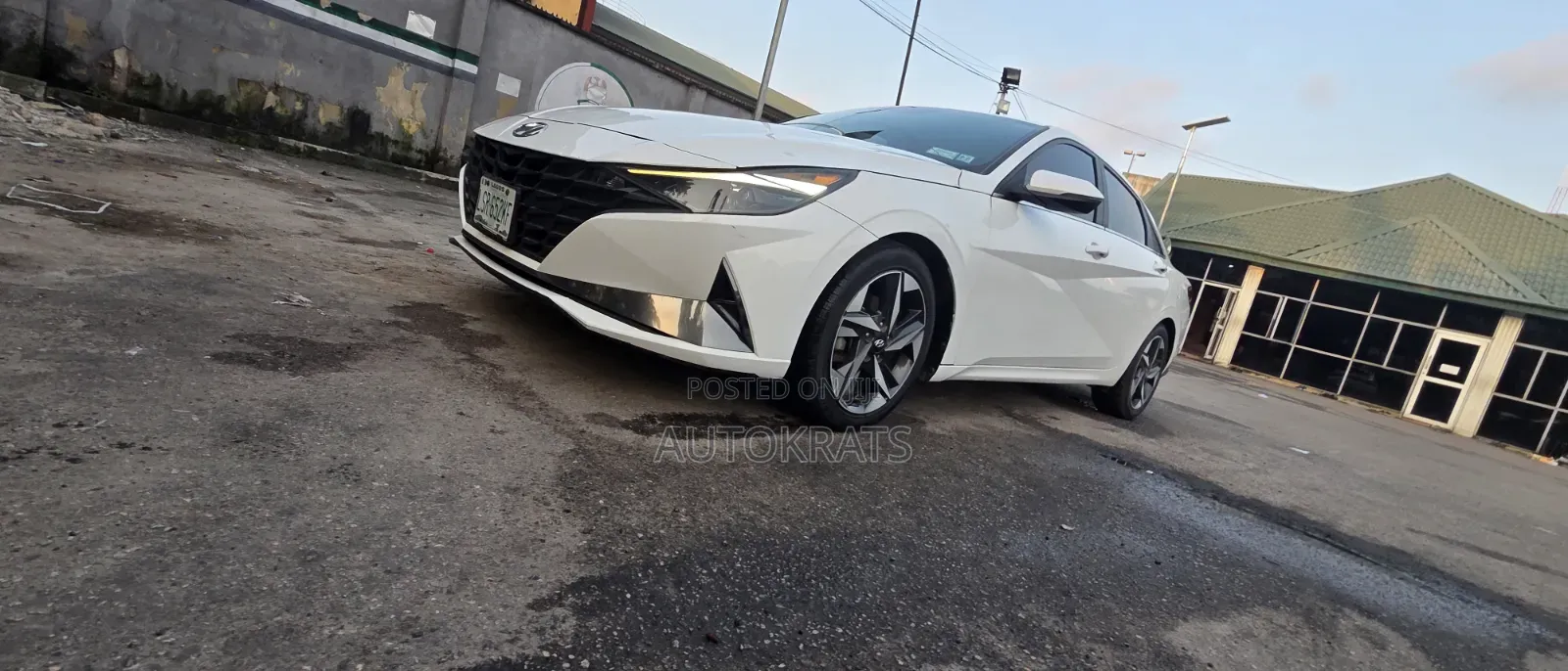 Hyundai Elantra Limited 2022 White