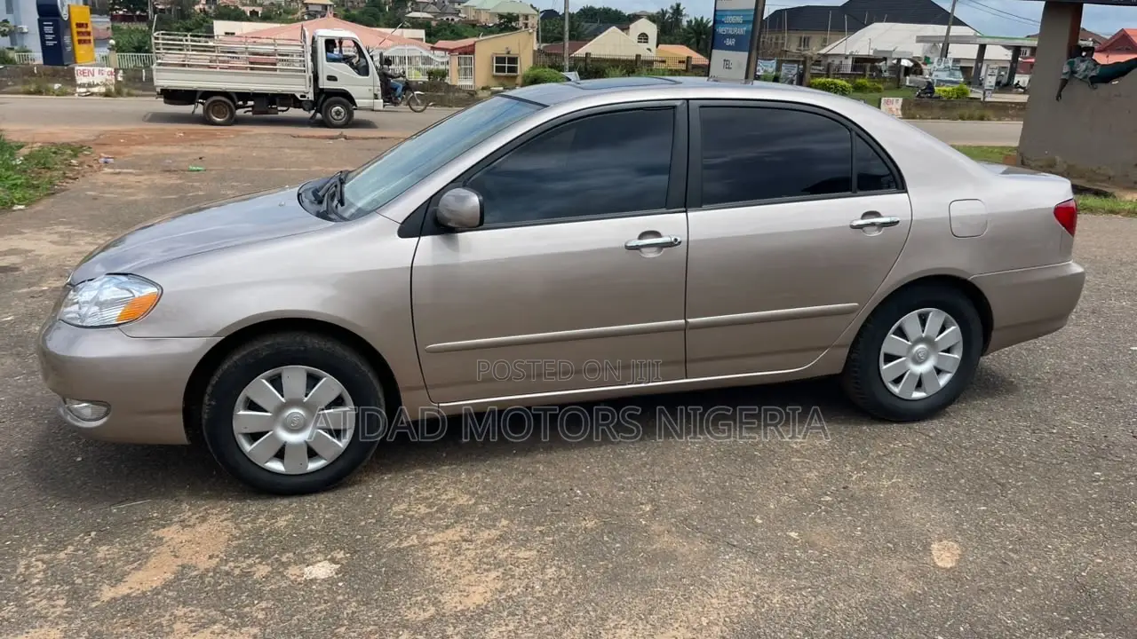 Toyota Corolla LE 2004 Gold