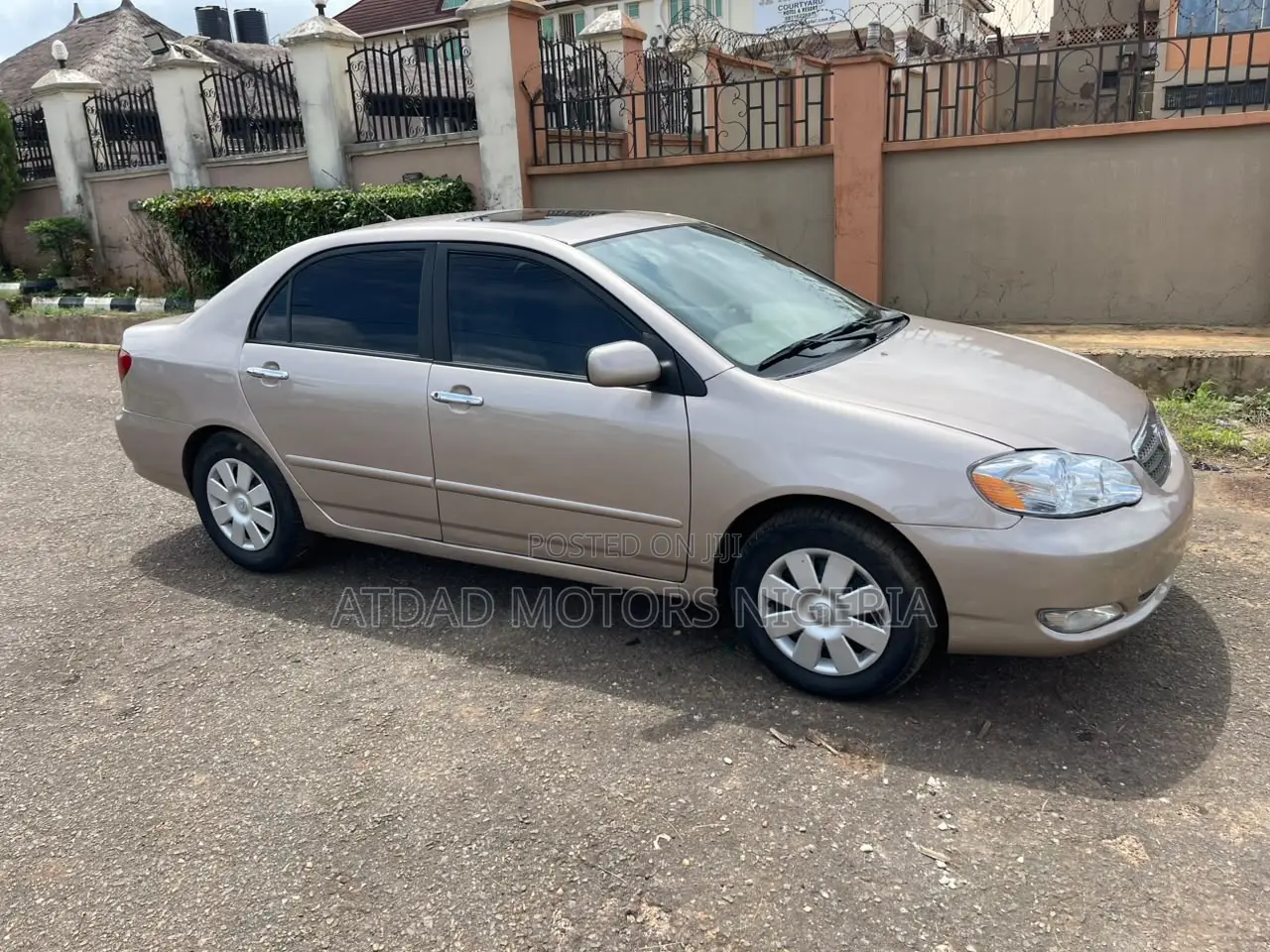 Toyota Corolla LE 2004 Gold