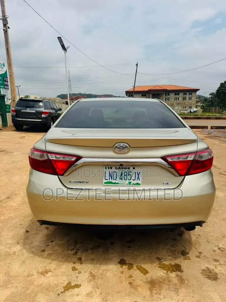 Toyota Camry 2017 Gold