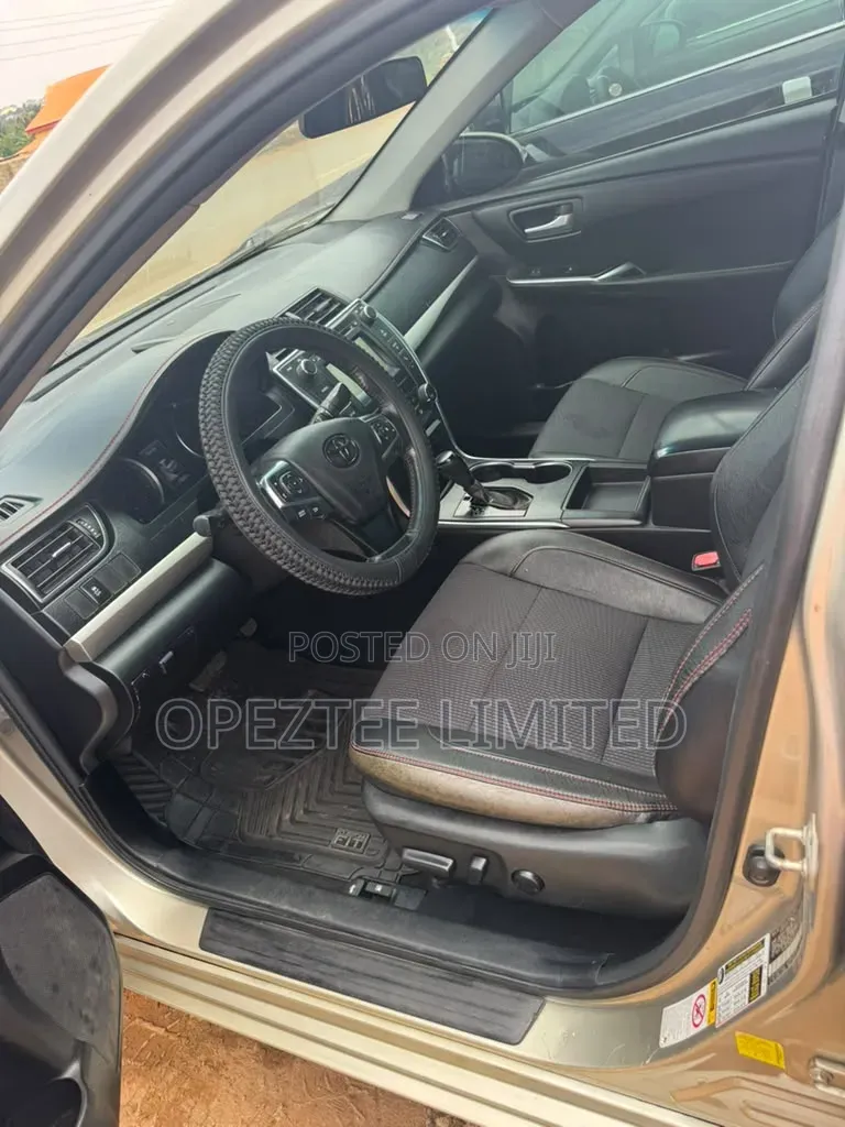 Toyota Camry 2017 Gold