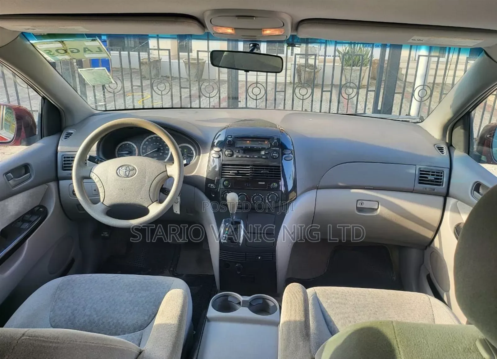 Toyota Sienna 2005 Red