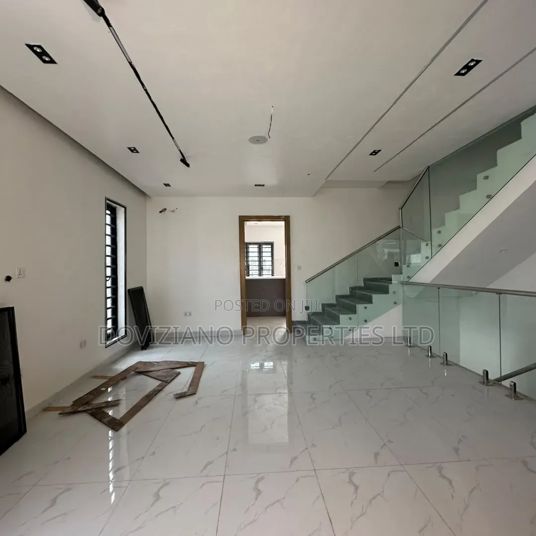 4bdrm Duplex in Lekki Phase 1 for sale