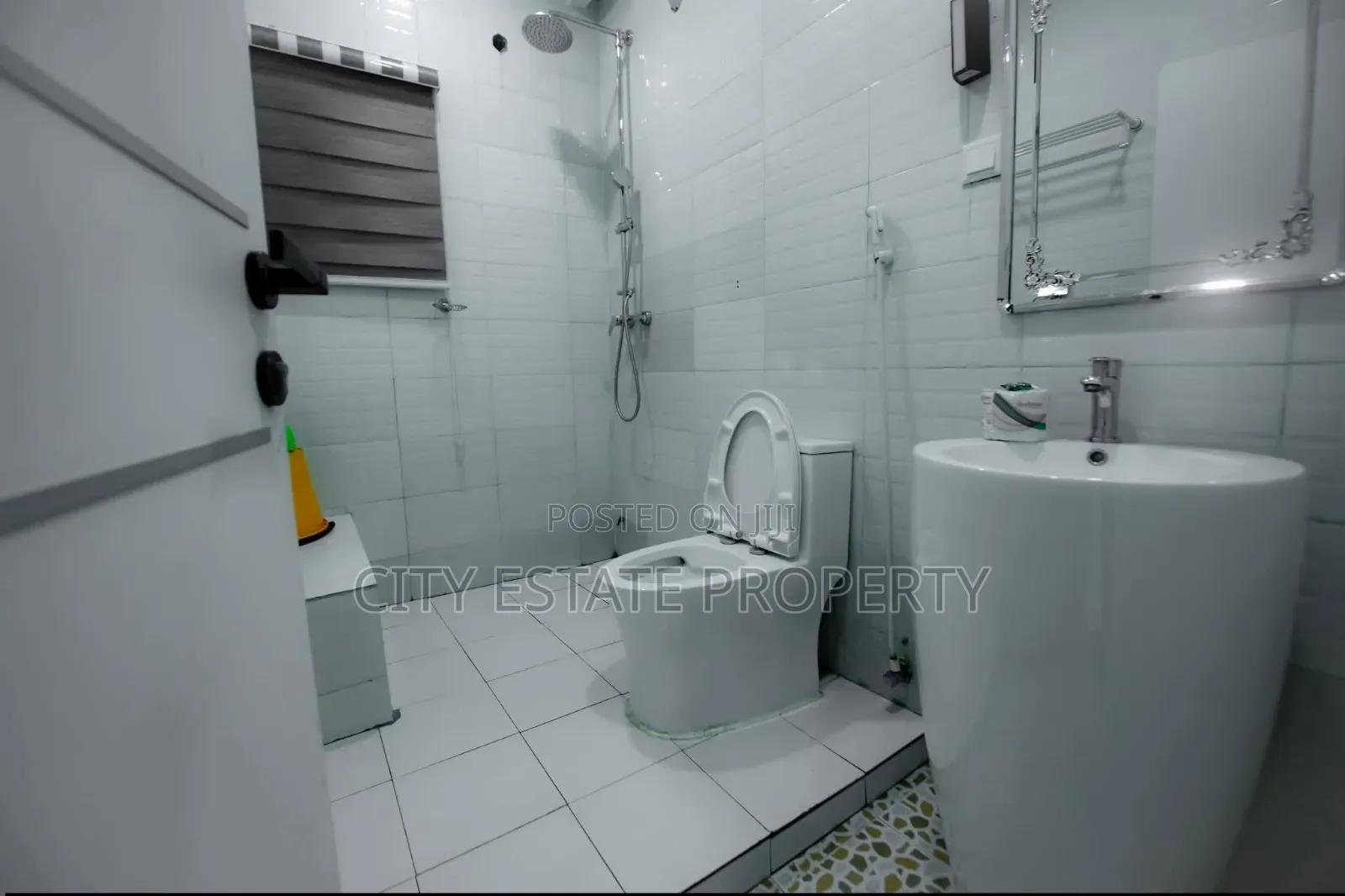 Furnished 6bdrm Duplex in Apo for sale