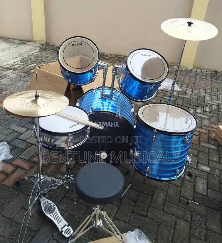 Complete Yamaha 5 Pieces Drum Set