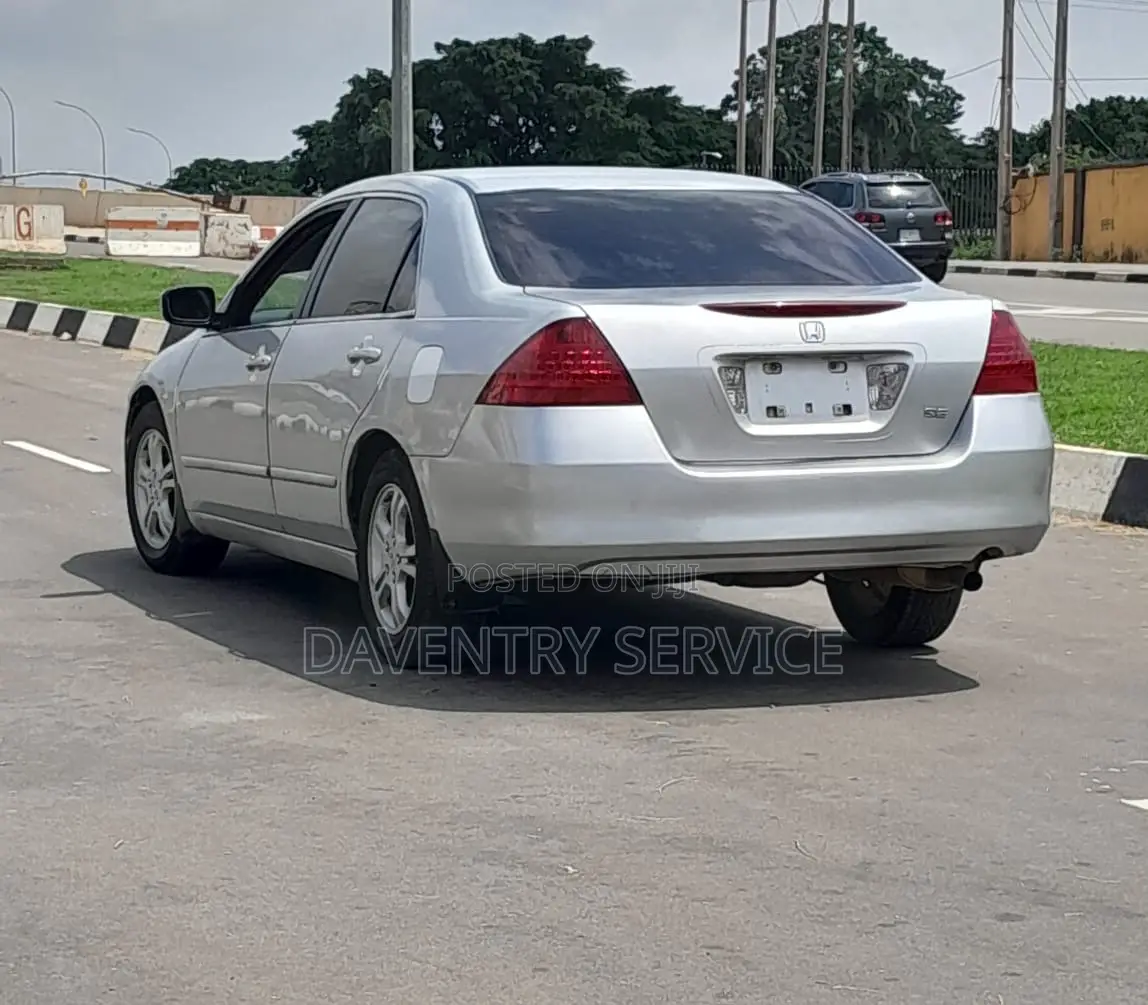 Honda Accord 2006 Silver