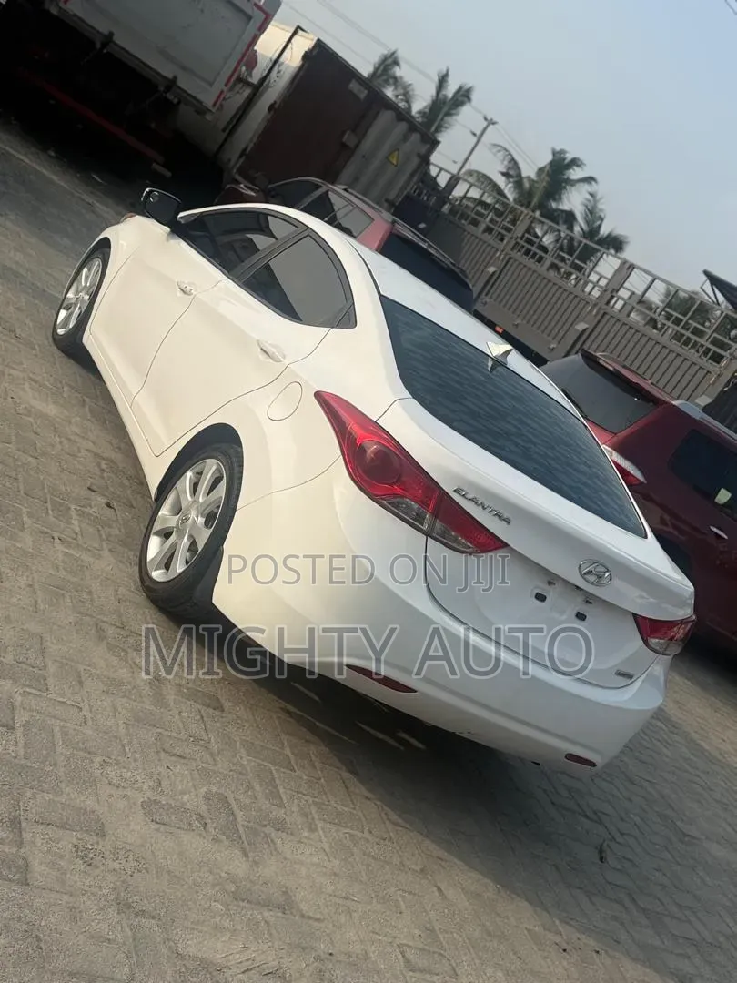 Hyundai Elantra 2013 White